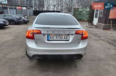 Седан Volvo S60 2015 в 