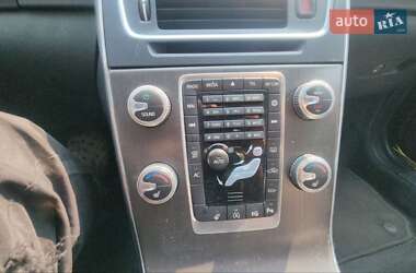 Седан Volvo S60 2015 в 