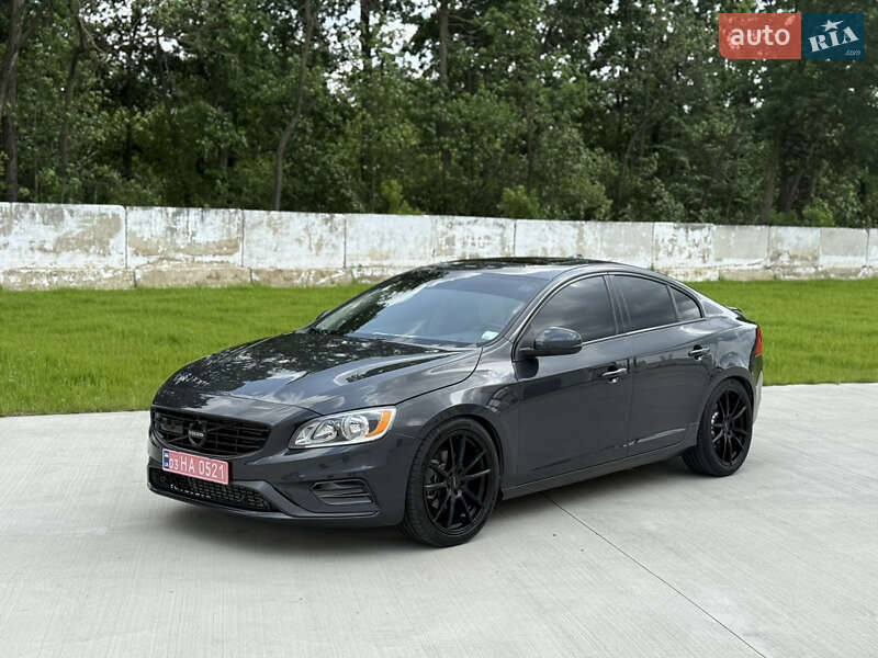 Седан Volvo S60 2015 в 