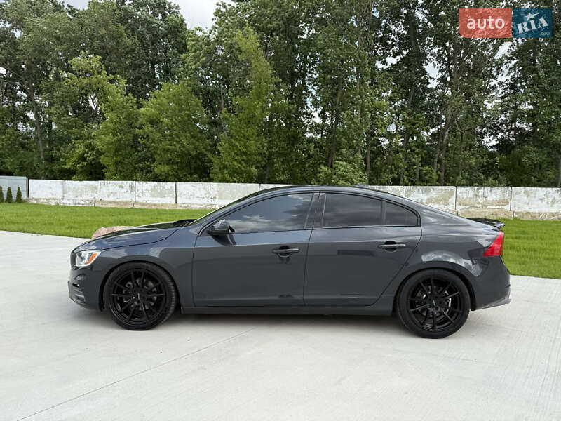 Седан Volvo S60 2015 в Львове