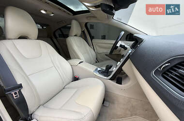Седан Volvo S60 2015 в 