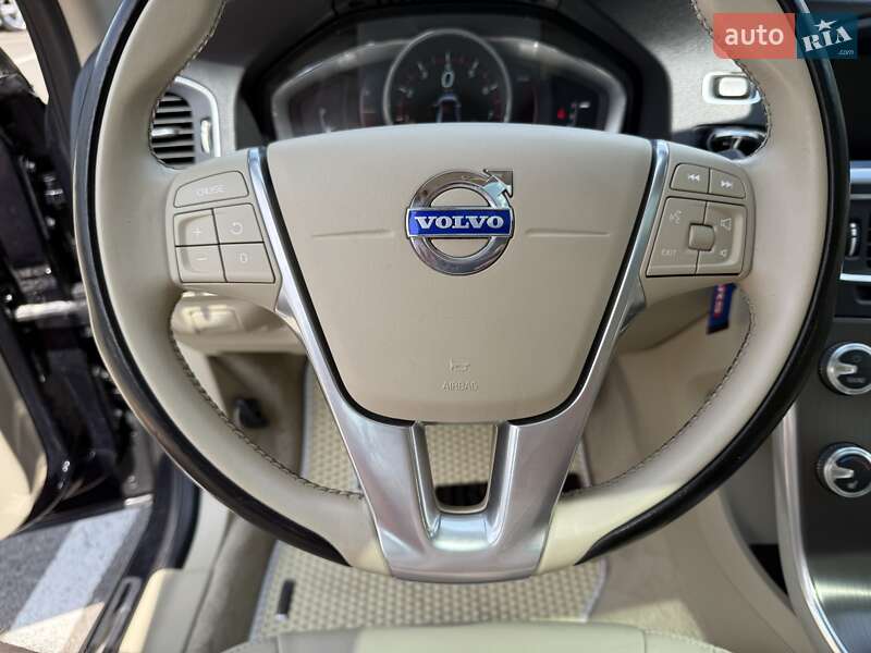 Седан Volvo S60 2015 в Києві