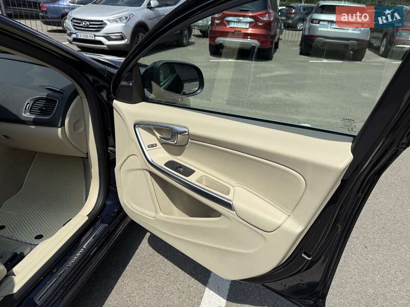 Седан Volvo S60 2015 в Києві