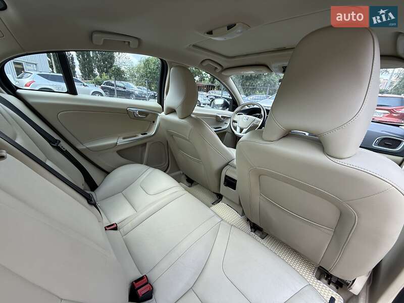 Седан Volvo S60 2015 в Києві