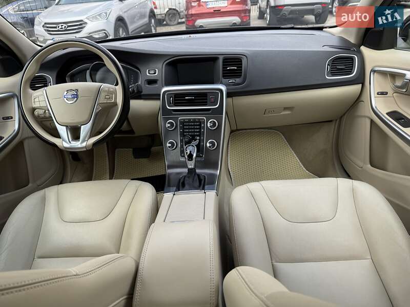 Седан Volvo S60 2015 в Києві