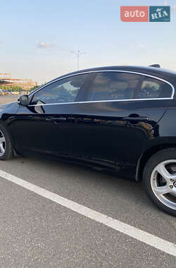 Седан Volvo S60 2012 в 