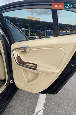 Седан Volvo S60 2012 в 