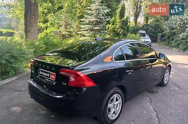 Седан Volvo S60 2015 в 