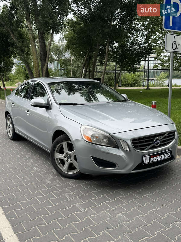 Седан Volvo S60 2012 в Киеве