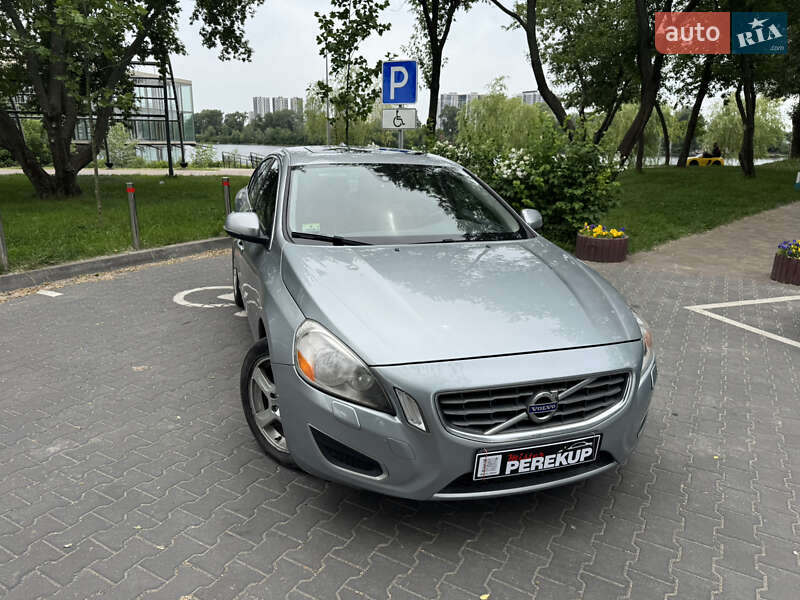 Седан Volvo S60 2012 в Киеве