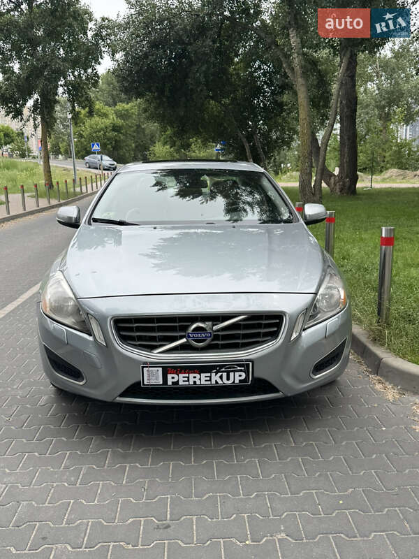 Седан Volvo S60 2012 в Киеве