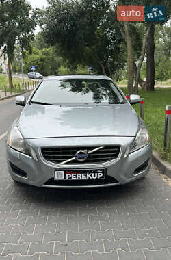 Седан Volvo S60 2012 в 