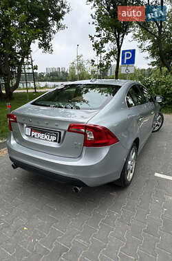 Седан Volvo S60 2012 в 