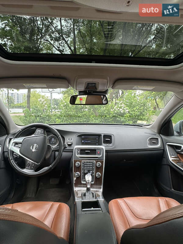 Седан Volvo S60 2012 в Киеве