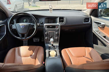 Седан Volvo S60 2012 в 
