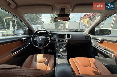 Седан Volvo S60 2012 в 