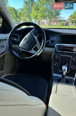 Седан Volvo S60 2012 в 