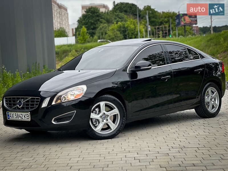 Седан Volvo S60 2013 в 