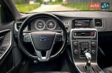 Седан Volvo S60 2013 в 