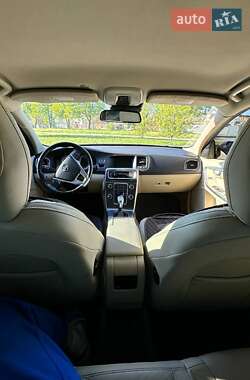 Седан Volvo S60 2012 в 