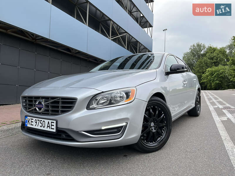 Седан Volvo S60 2015 в 
