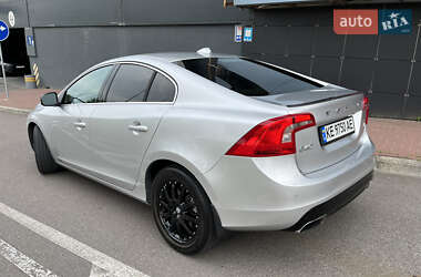 Седан Volvo S60 2015 в 