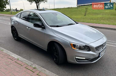 Седан Volvo S60 2015 в 