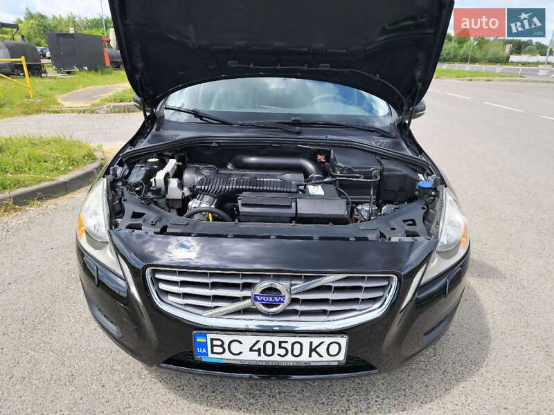 Седан Volvo S60 2012 в Львове