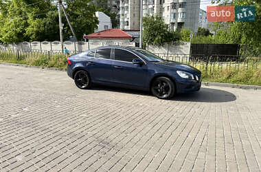 Седан Volvo S60 2012 в 