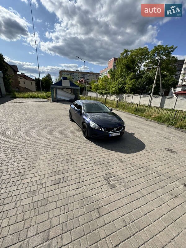 Седан Volvo S60 2012 в Львове