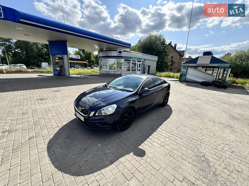 Седан Volvo S60 2012 в Львове