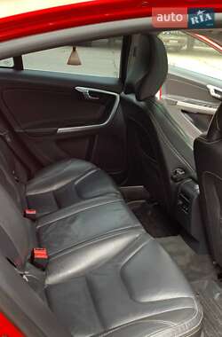 Седан Volvo S60 2012 в 