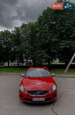 Седан Volvo S60 2012 в 