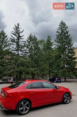 Седан Volvo S60 2012 в 