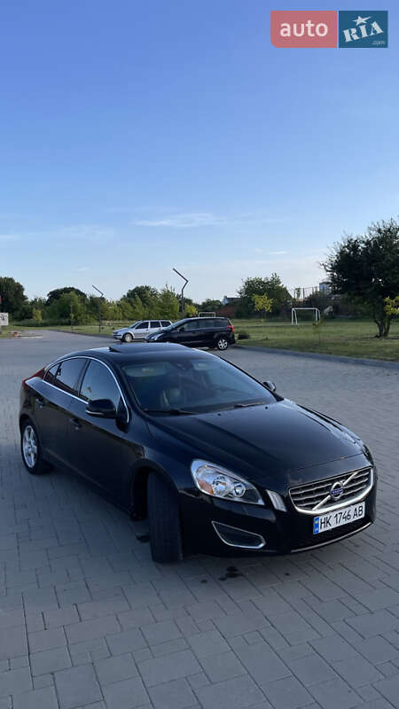 Седан Volvo S60 2013 в Ровно