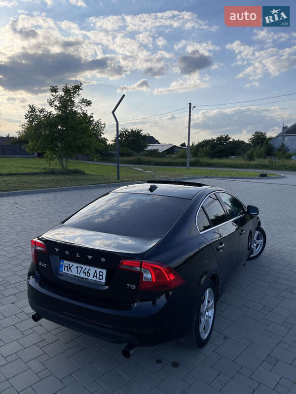 Седан Volvo S60 2013 в Ровно