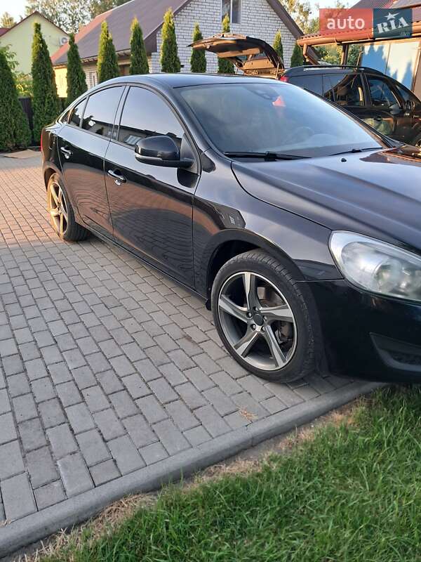 Седан Volvo S60 2012 в Львове