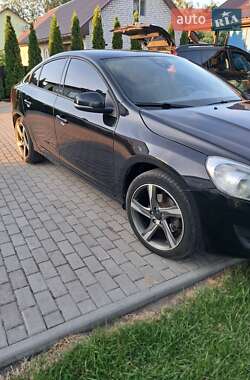 Седан Volvo S60 2012 в 