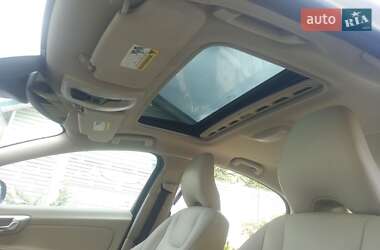 Седан Volvo S60 2015 в 