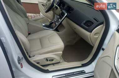 Седан Volvo S60 2015 в 