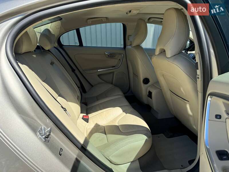 Седан Volvo S60 2013 в Луцке