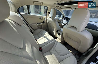 Седан Volvo S60 2013 в 