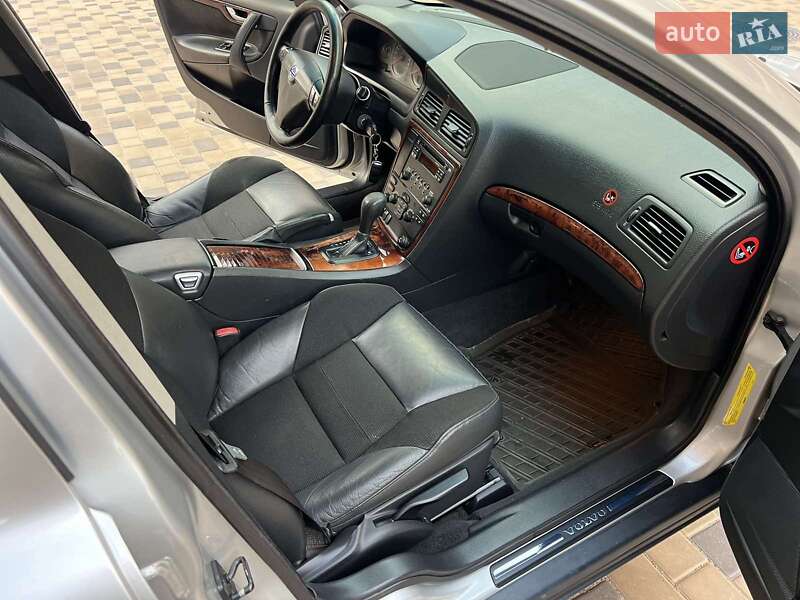 Седан Volvo S60 2006 в Измаиле