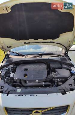 Седан Volvo S60 2012 в 