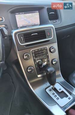 Седан Volvo S60 2012 в 