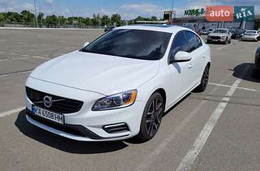 Седан Volvo S60 2018 в 