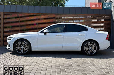 Седан Volvo S60 2020 в 