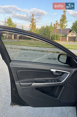 Седан Volvo S60 2012 в 