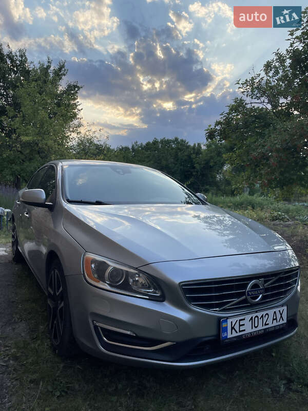 Седан Volvo S60 2016 в 