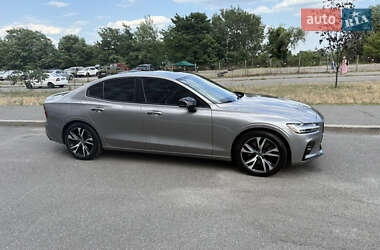 Седан Volvo S60 2020 в 